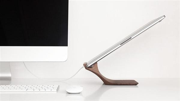 Yohann Wooden MacBook Pro Stand